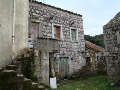 Stone house for renovation near Dubrovnik