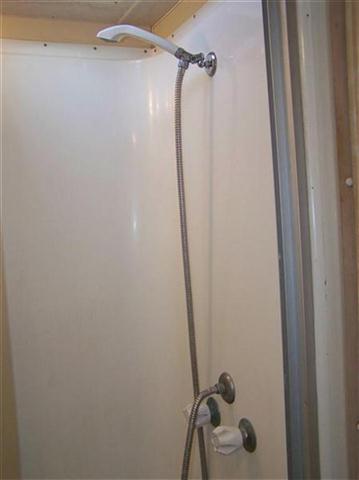 SN1332  Evernew, 19',ensuite , shw/toilet are separate, Roof a/c, 