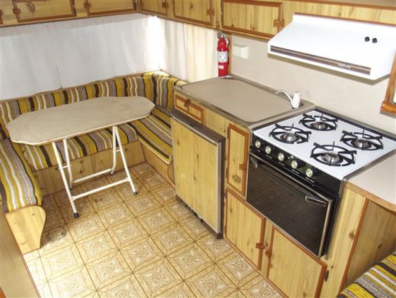 SN1698 ,  Viscount 13' Pop Top, Tare 650, Elevated M/wave, 