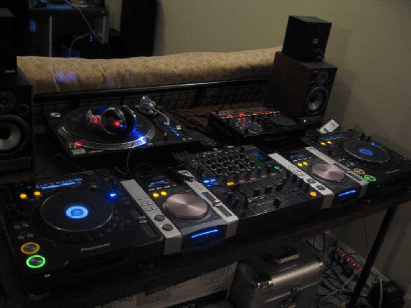 2X PIONEER CDJ-350 Turntable + DJM-350 Mixer....$1,100