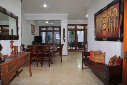 Bali Holiday Villas Kuta - Beautifully Presented Private 3 to 4 Bedrooms