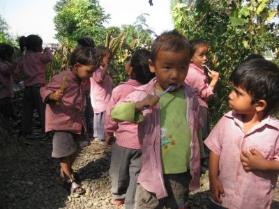 Volunteer in the Sauraha daycare centre 