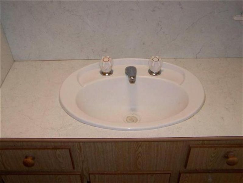 SN1332  Evernew, 19',ensuite , shw/toilet are separate, Roof a/c, 