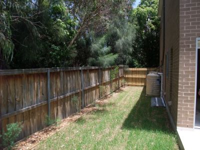 Townhouse in Newington Area