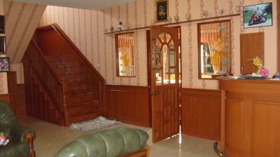 Extensive property suitable for private commercial use