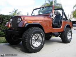 Experience the ride of powerful and stylish jeep car