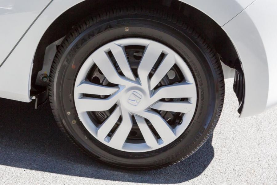 Buy Honda Jazz VTi 2015 car online at Keema Cars