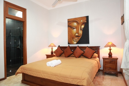Bali Holiday Villas Kuta - Beautifully Presented Private 3 to 4 Bedrooms