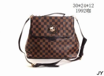 Fashion bags : Gucci, LV, Chanel, Dior, Fendi, D&G.