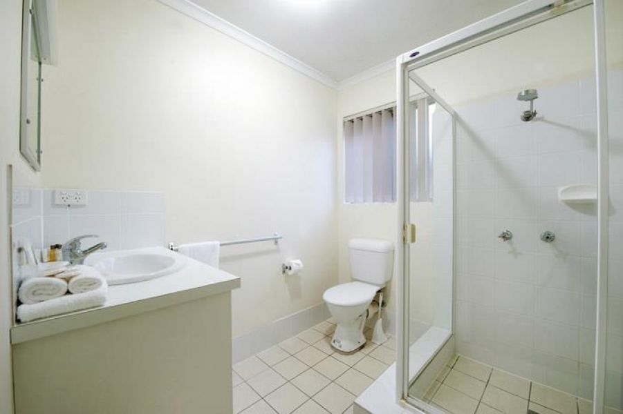 Get the full furnished 2 Bedroom Unit at Airport Wooloowin Motel