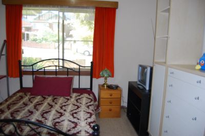 Female own rioom fully furnished, internet, bills included.