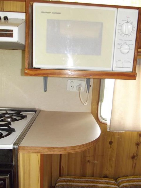 SN1698 ,  Viscount 13' Pop Top, Tare 650, Elevated M/wave, 