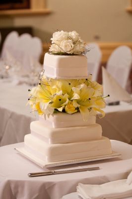 Wedding Cakes from only $99 single tier Lindt chocolate & fruit