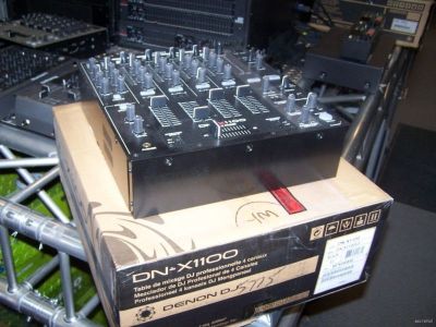 For Sale 2x Pioneer CDJ-350 Turntable + DJM-350 Mixer 110/220V