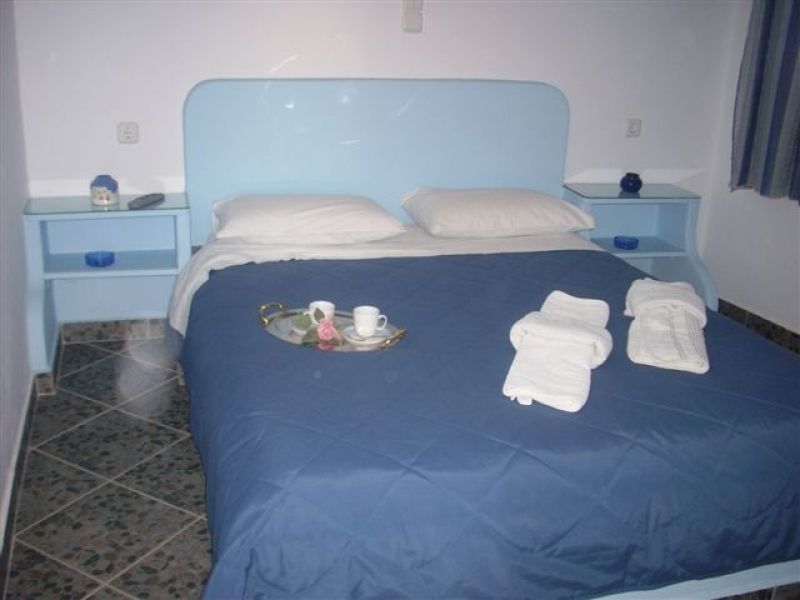 Greece Cyclades island of Milos rent studio apartment 