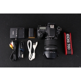 Canon 70D kit (18-200mm IS) of approximately 20.2 million effective pixels, DIGIC 5 + image