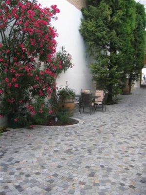 OLD COBLESTONES by LUXURYSTYLE.ES . RECLAIMED COBLESTONES . GRANIT PAVERS